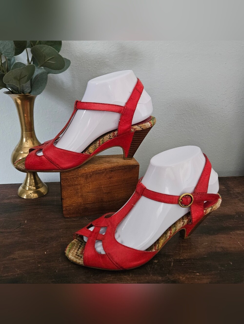 MIZ MOOZ 'Waltz' Upper Red genuine leather  size 8 T- strap 2.5" Heel Sandals.